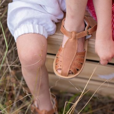 Avery unisex premium tan leather sandal (sizes baby 2-youth 2) with FREE storage bag