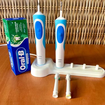 Electric toothbrush holder - Oral-B - docking station - Integrated Charger - 3D printer - Bathroom accessory - Modern Bathroom