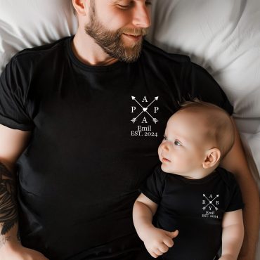 Daddy and me outfit. Matching personalized dad t-shirt and baby bodysuit. Gift for Father's Day. Dad child matching set. Family outfit.