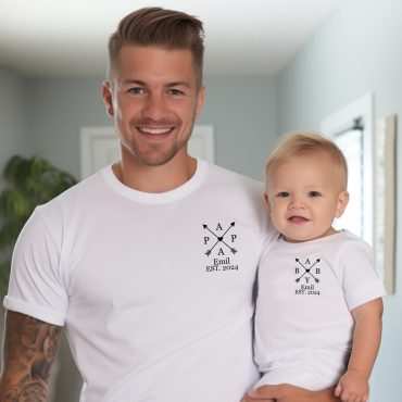 Personalized dad t-shirt and baby bodysuit set. Matching dad baby outfit. Gift for Father's Day. Dad kid matching set. Family outfit.