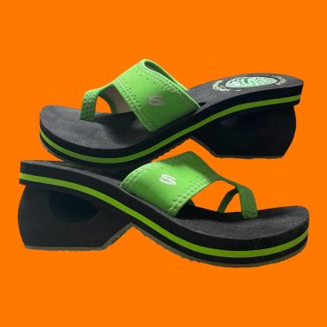90's 00's vintage lime green and black neoprene cut out futuristic cyber y2k platform flip flops sandals Size 5 sketchers