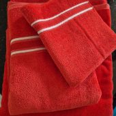 Vintage deep cherry red utica pipeline vintage 2 towels and matching washcloth