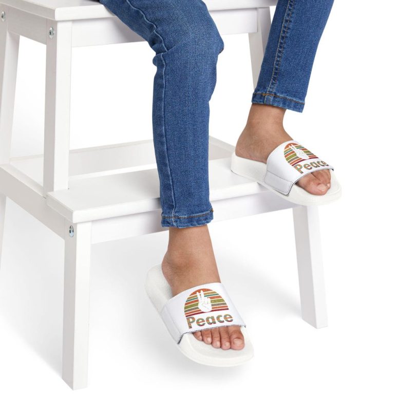 Youth Sandals with Peace Design, Stylish Kids Footwear for Summer, Comfortable Beach Sandals, Girls and Boys Summer Shoes, Perfect for [...]